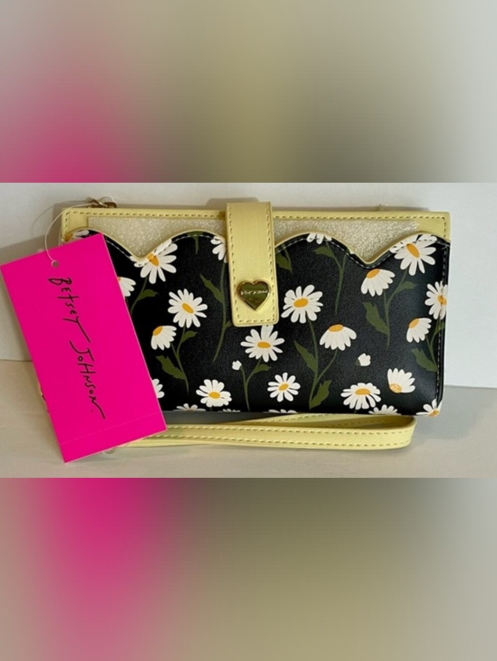 Betsey Johnson Daisy Floral Wristlet Wallet NWT Black Yellow Scalloped Clutch
